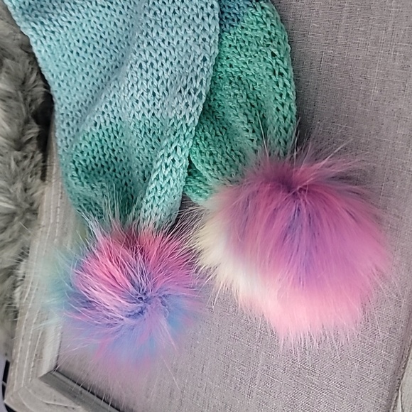 Handmade Girls Winter Scarf - Picture 2 of 4